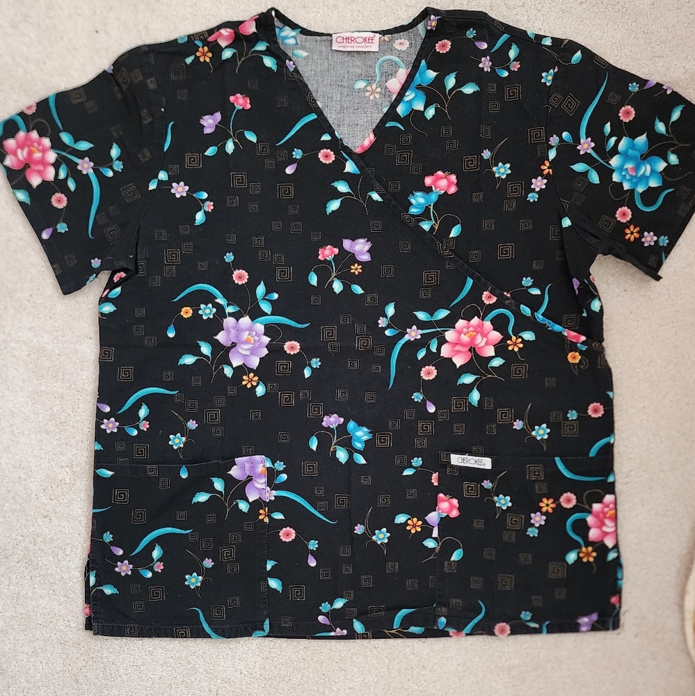 Cherokee scrub top. Medium